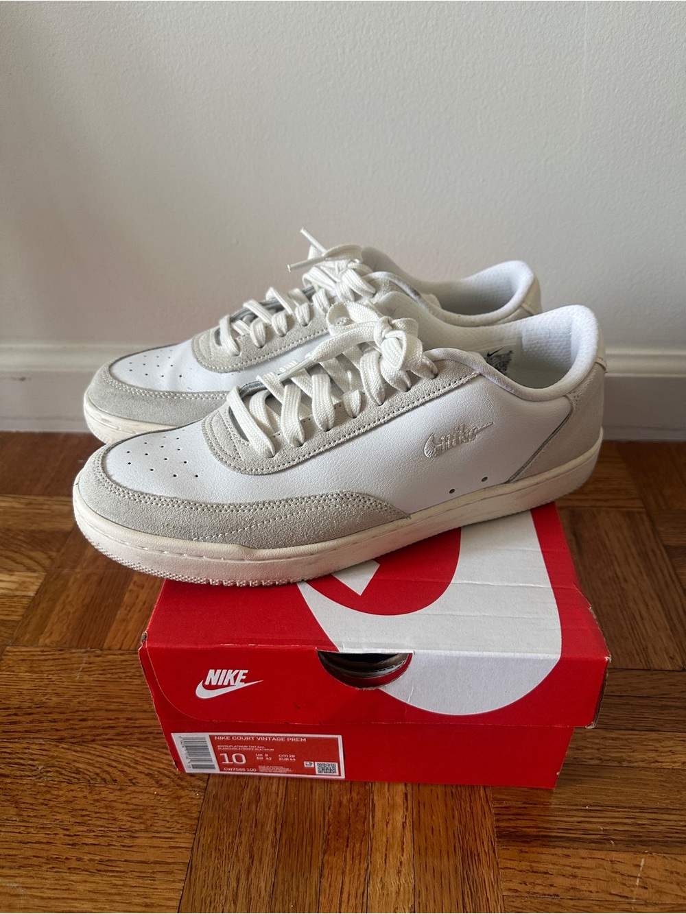 Nike Men’s Court Vintage Premium White and Platinum Tennis Sneakers Size 10